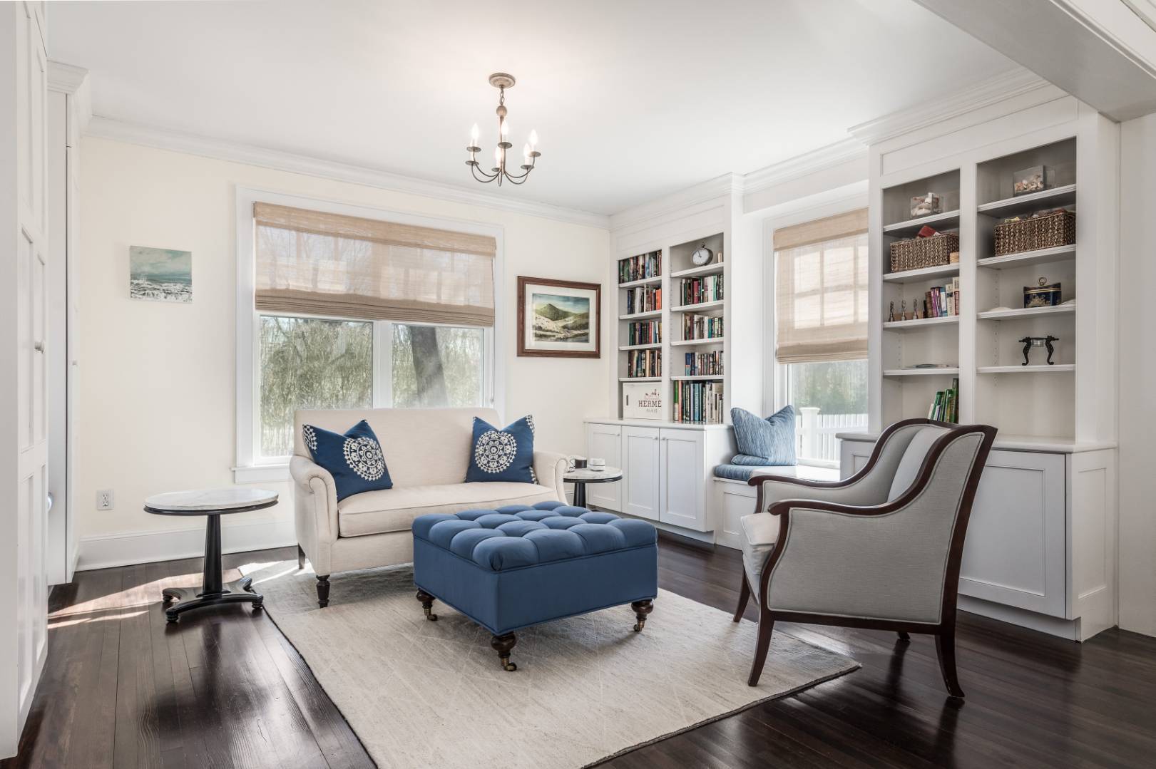 56 Butter Lane Bridgehampton, NY 11932 - Photo 9 of 18 a living room with furniture