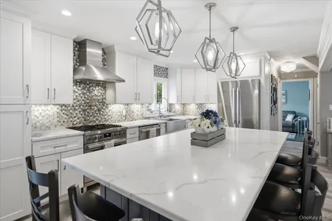 $949,999 | 272 Hamilton Avenue, Massapequa, NY 11758