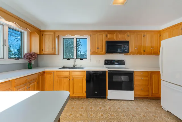 $475,000 | 3 Langdon Road, Wiscasset, ME 04578