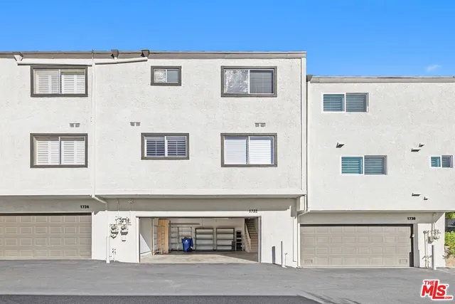 a view of a entryway door of the house