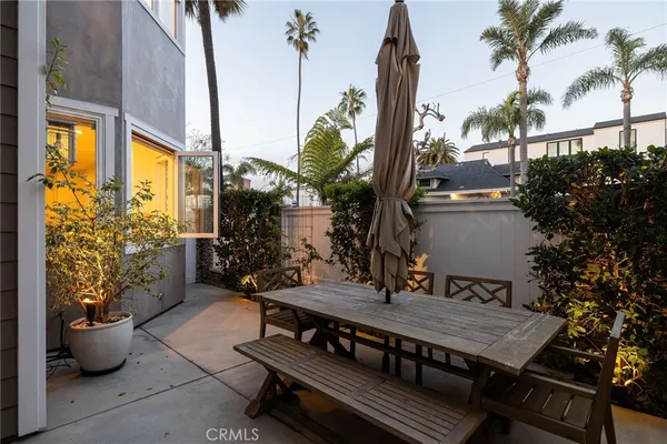 $3,198,000 | 428 7th Street, Huntington Beach, CA 92648