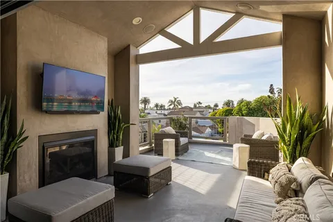 $3,398,000 | 428 7th Street, Huntington Beach, CA 92648