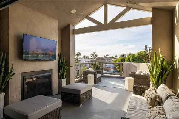 $3,198,000 | 428 7th Street, Huntington Beach, CA 92648