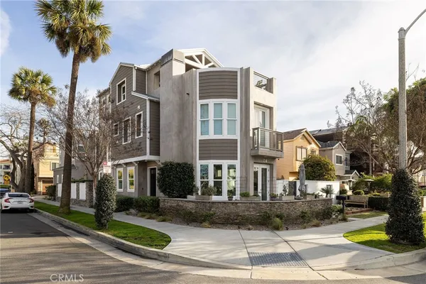 $3,198,000 | 428 7th Street, Huntington Beach, CA 92648