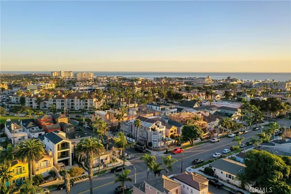 $3,198,000 | 428 7th Street, Huntington Beach, CA 92648