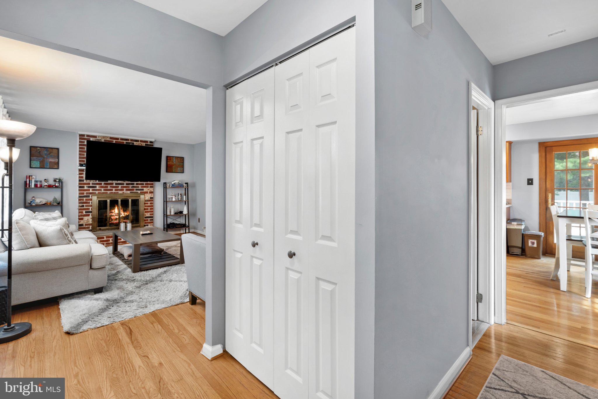1016 Green Lane Secane, PA 19018 - Photo 4 of 39