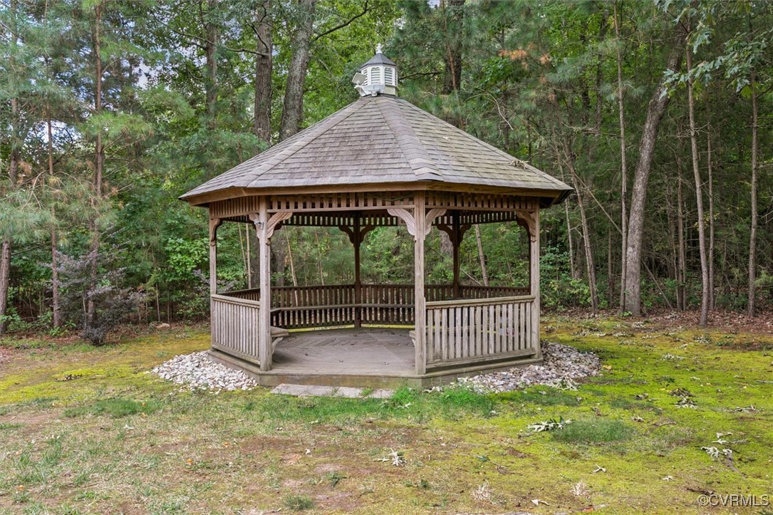 5587 Brixton Road Williamsburg, VA 23185 - Photo 39 of 42 a view of a small house with a sink and a yard with wooden fence