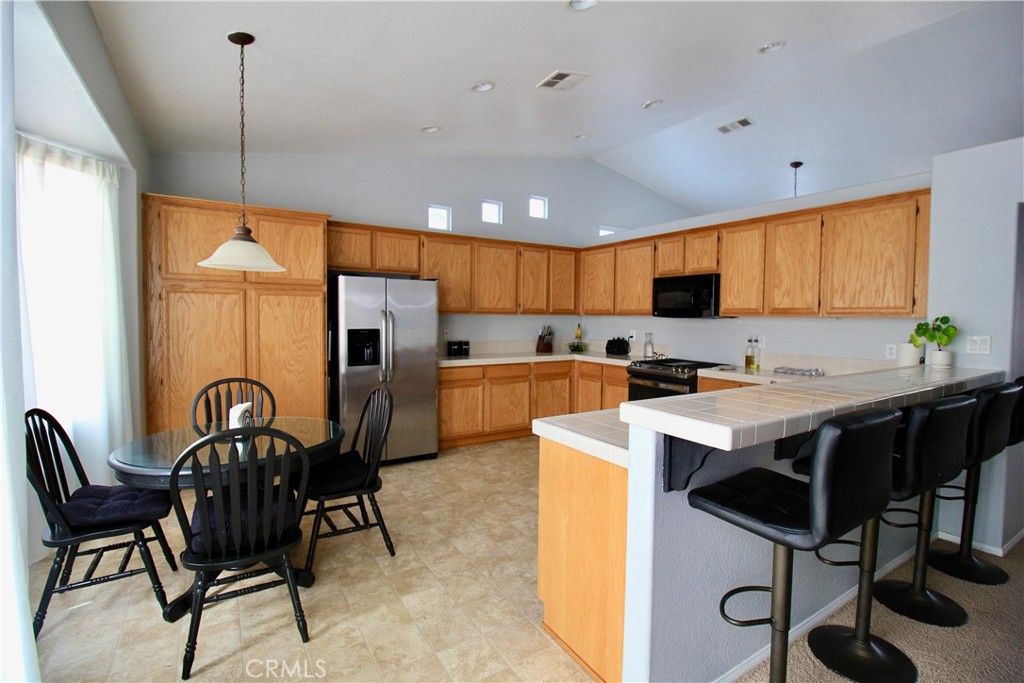 21243 Nisqually Road Apple Valley, CA 92308 - Photo 12 of 31
