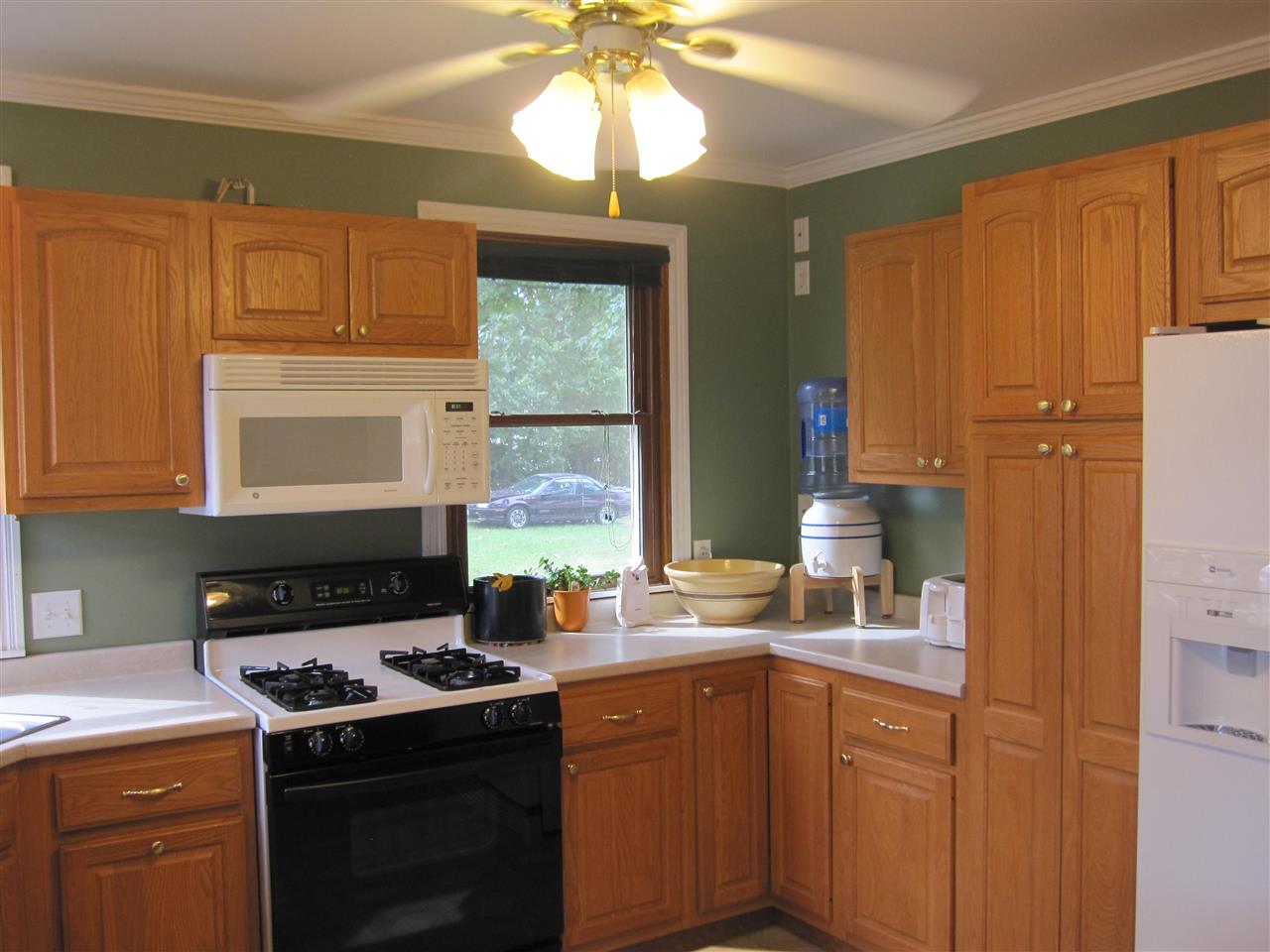 2012 7th Street Moline, IL 61265 - Photo 3 of 16 Gallery Image 3