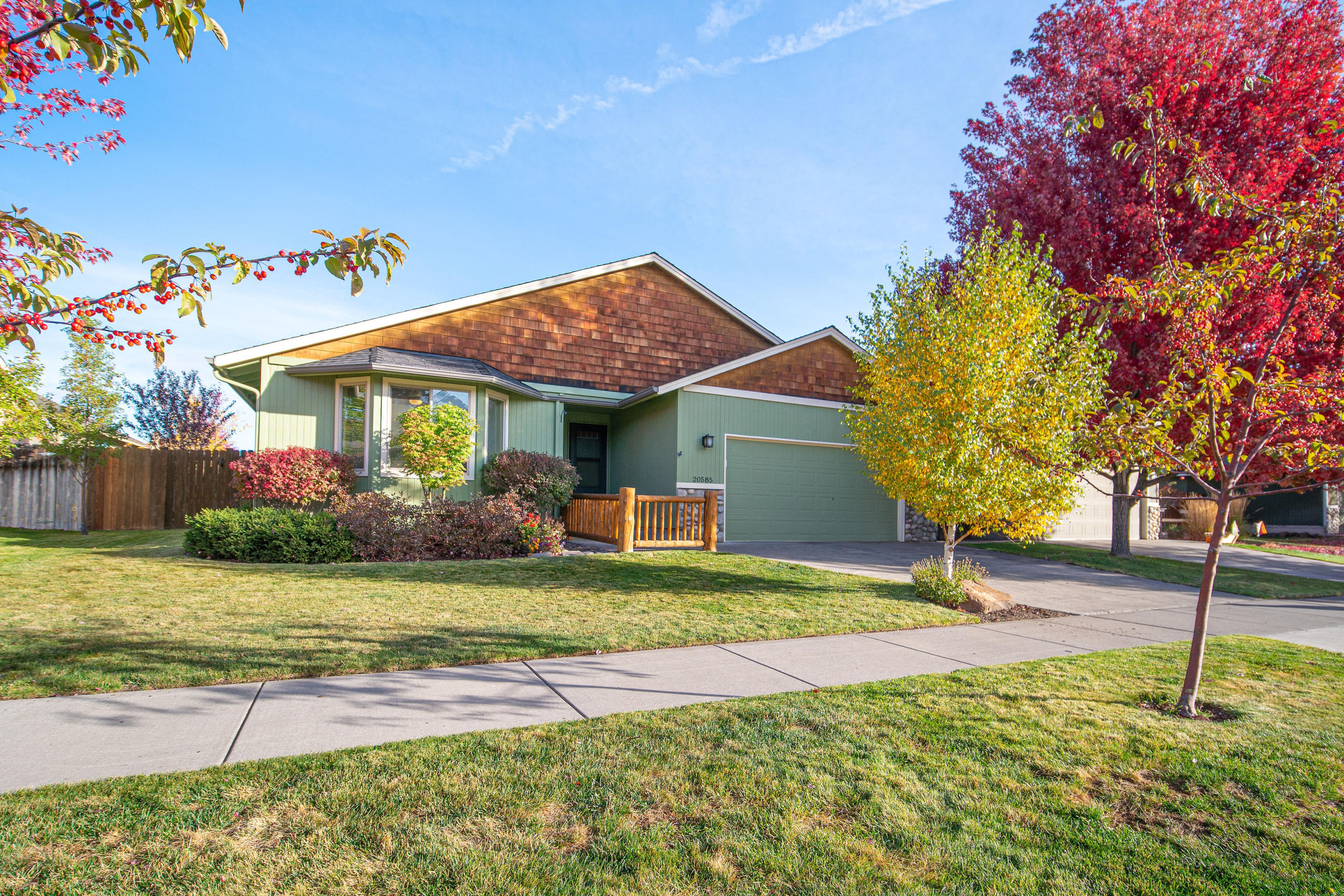 20585 Prospector Loop Bend, OR 97702 - Photo 2 of 21 Front