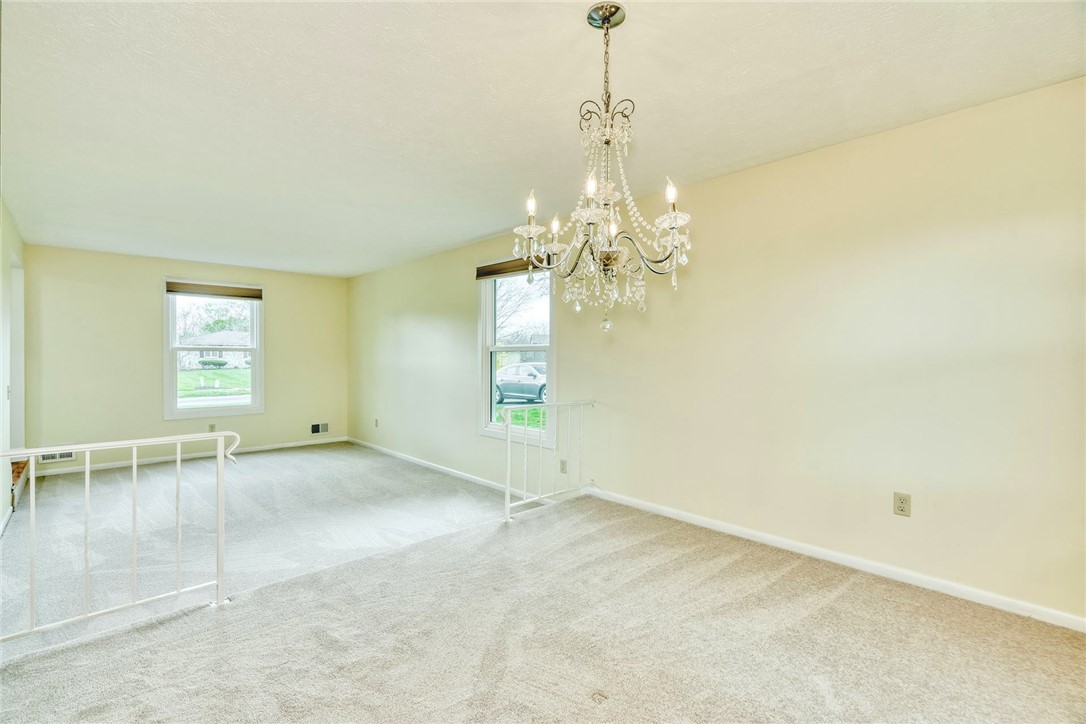 136 Chimney Hill Road Greece, NY 14612 - Photo 12 of 40