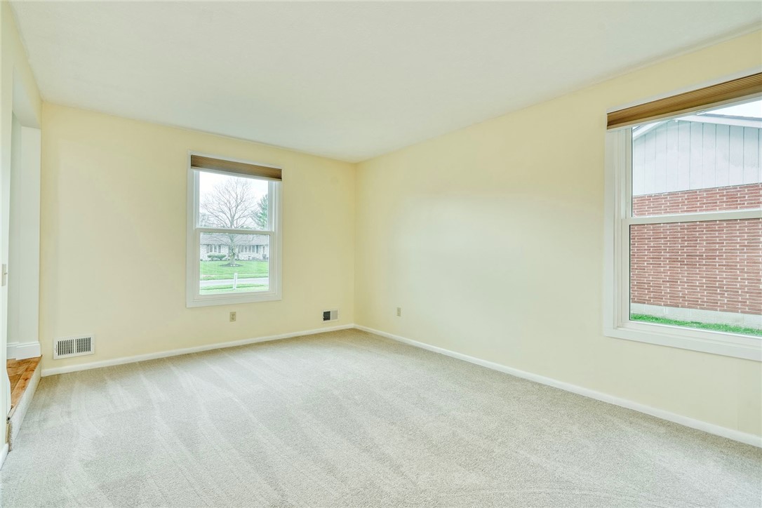 136 Chimney Hill Road Greece, NY 14612 - Photo 13 of 40