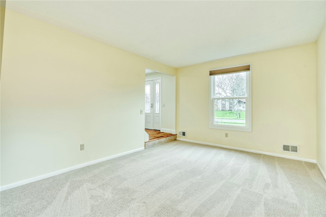 136 Chimney Hill Road Greece, NY 14612 - Photo 14 of 40