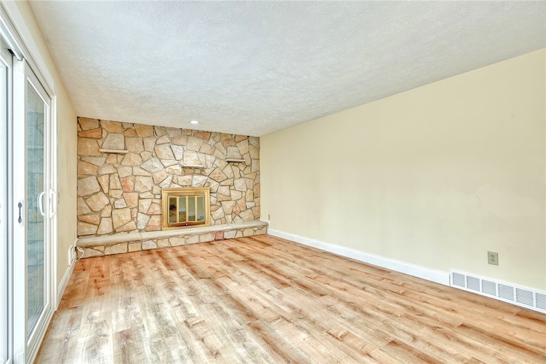 136 Chimney Hill Road Greece, NY 14612 - Photo 17 of 40