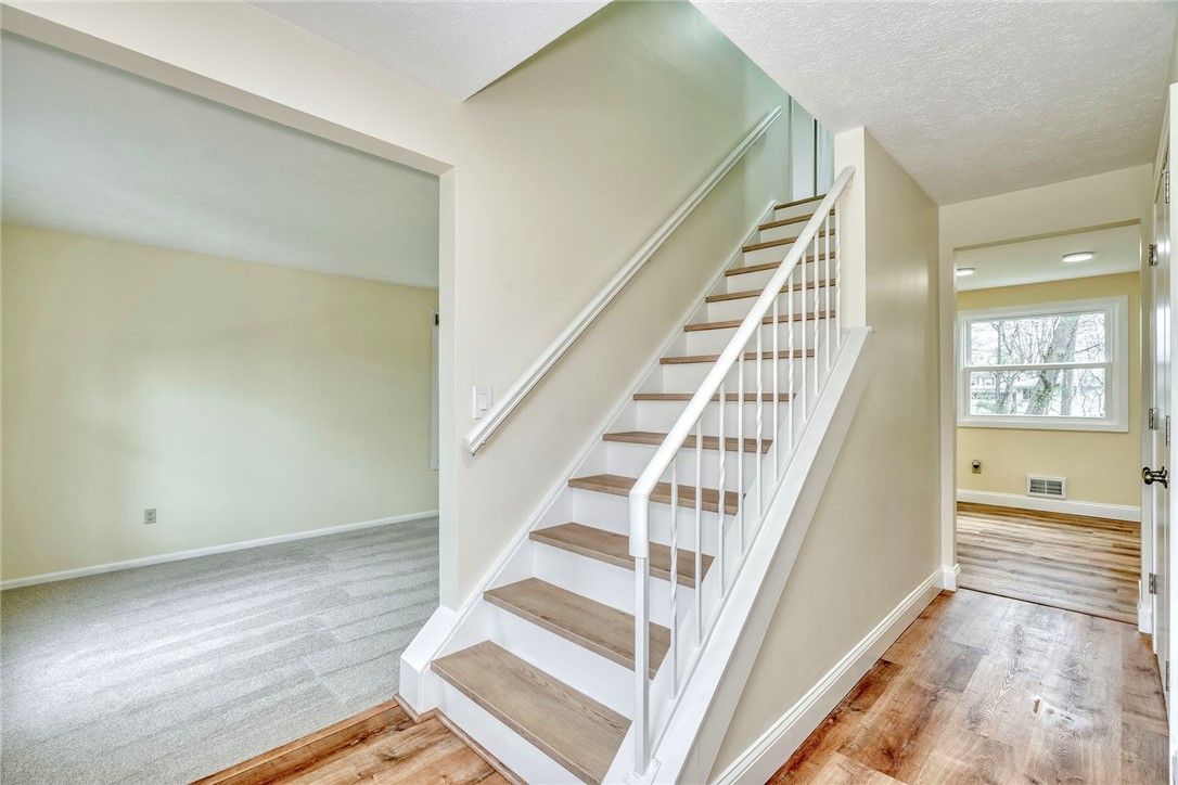 136 Chimney Hill Road Greece, NY 14612 - Photo 22 of 40