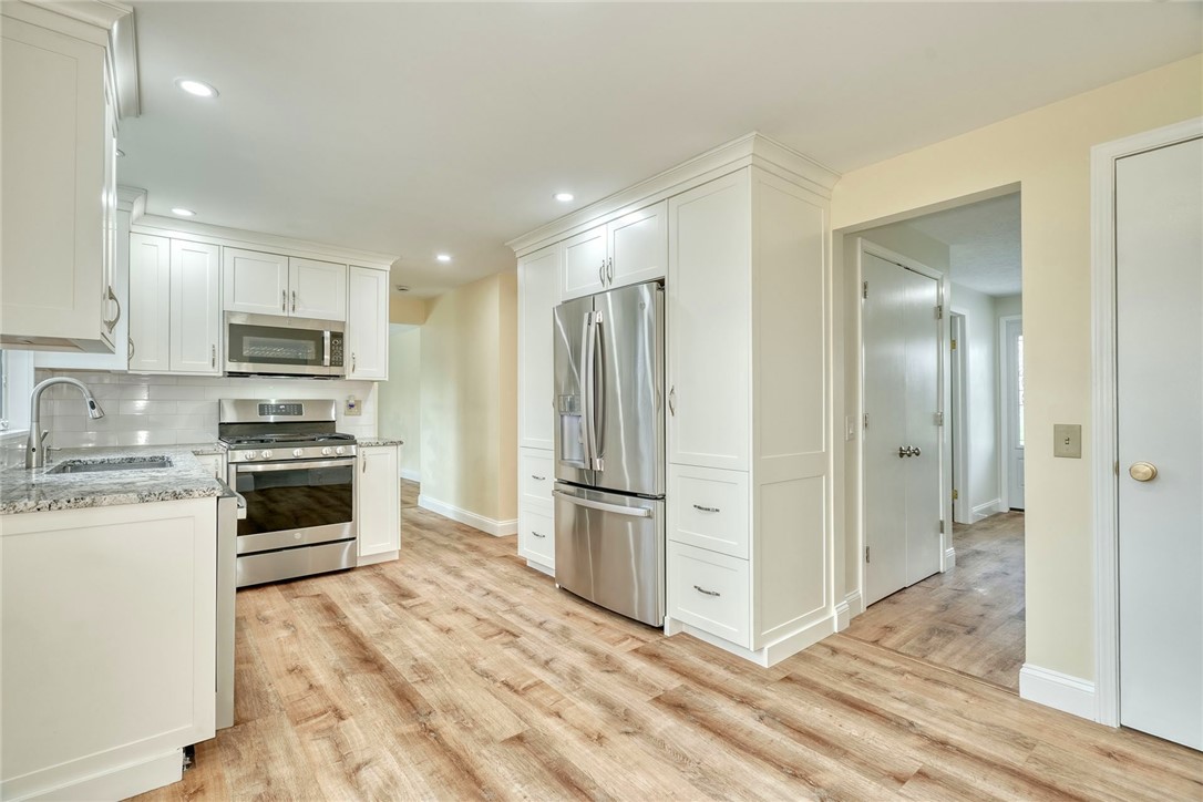 136 Chimney Hill Road Greece, NY 14612 - Photo 3 of 40