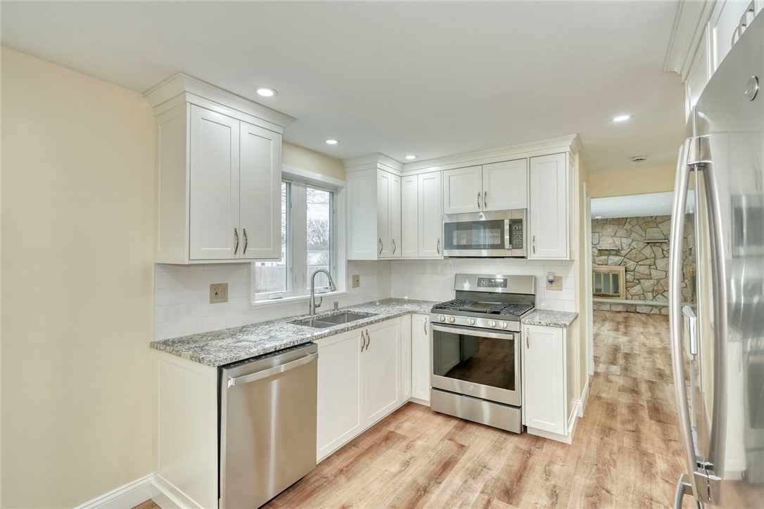 136 Chimney Hill Road Greece, NY 14612 - Photo 4 of 40