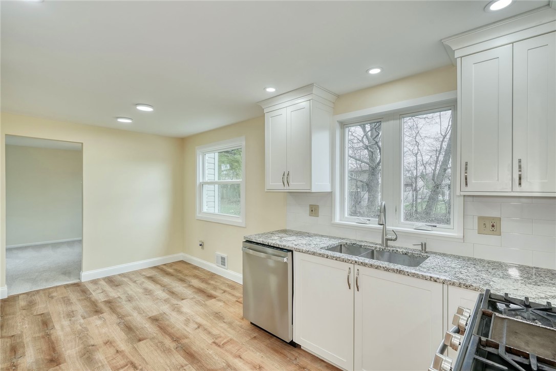 136 Chimney Hill Road Greece, NY 14612 - Photo 6 of 40