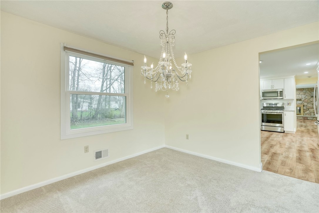 136 Chimney Hill Road Greece, NY 14612 - Photo 8 of 40