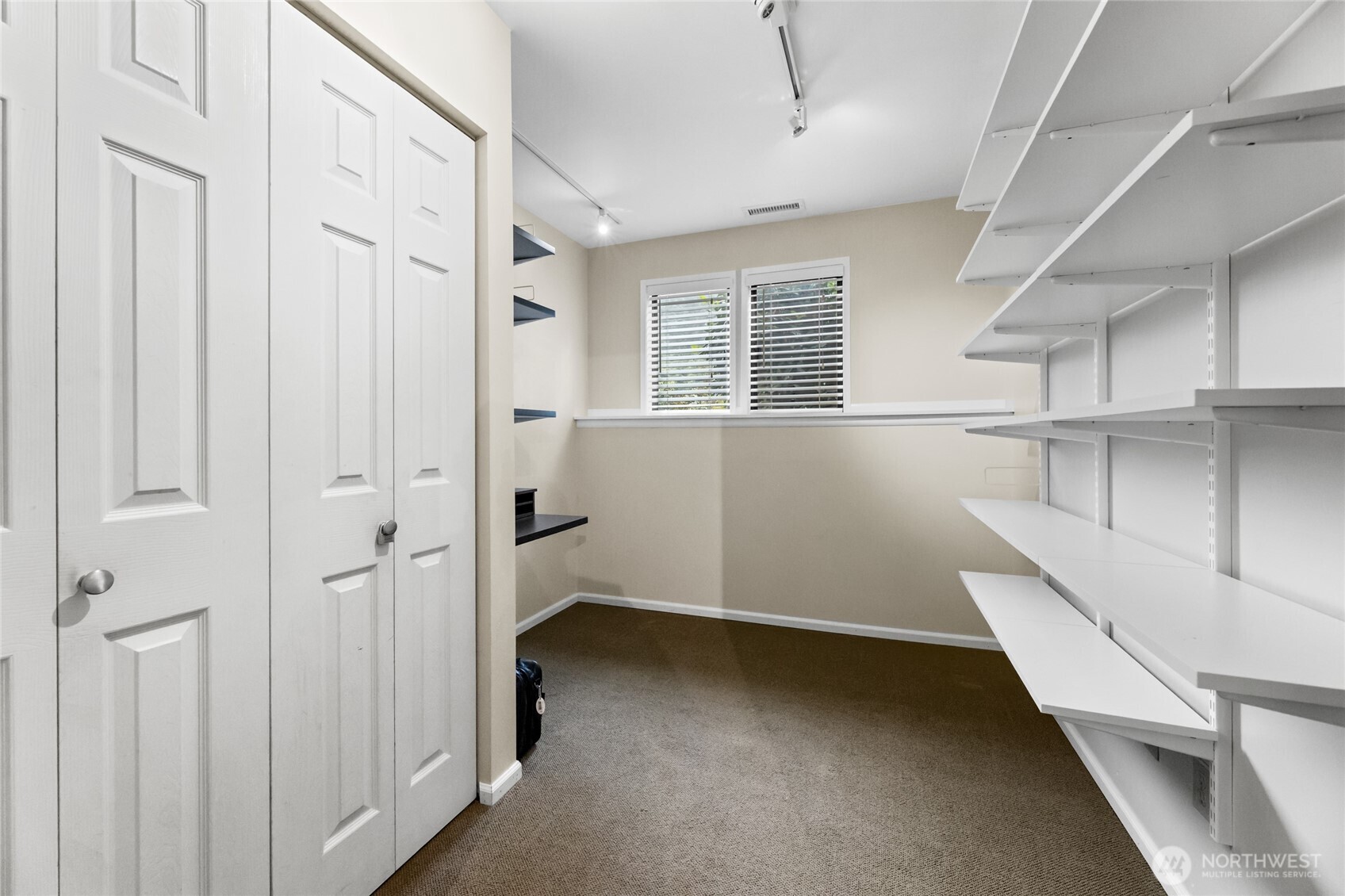 17510 163rd Place Southeast Renton, WA 98058 - Photo 5 of 27 Gallery Image 5