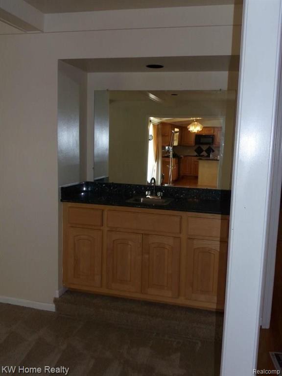 3081 Burlington Court Rochester, MI 48306 - Photo 7 of 40