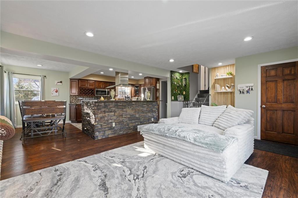 795 Robertson Road Hermitage, PA 16148 - Photo 3 of 39