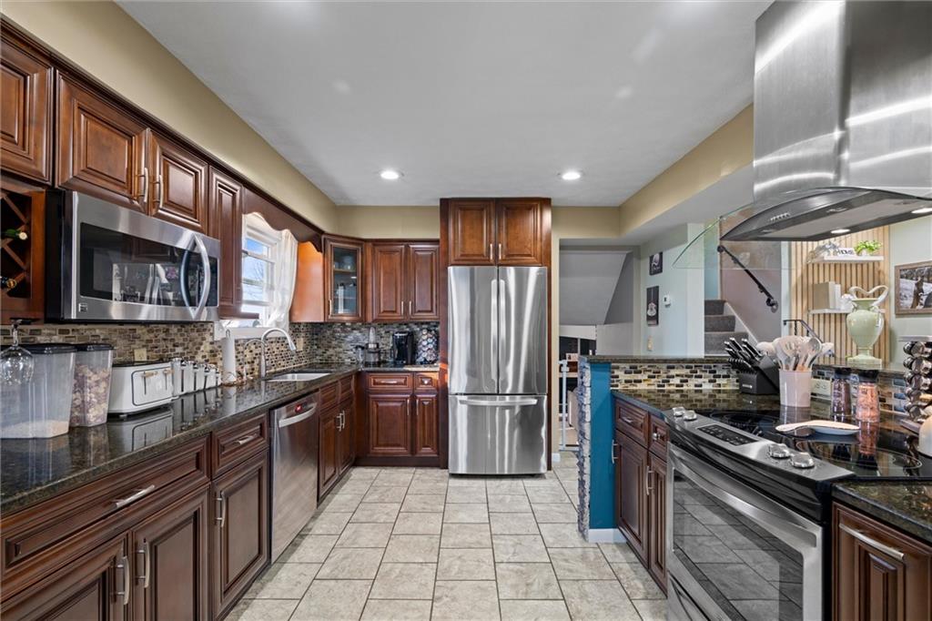 795 Robertson Road Hermitage, PA 16148 - Photo 8 of 39