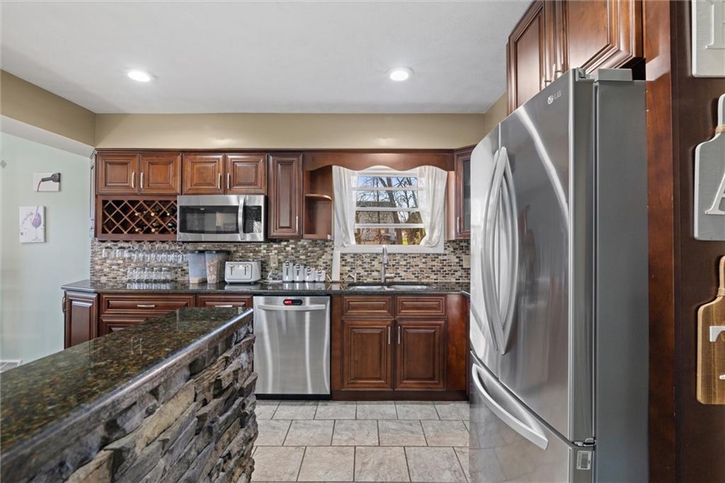 795 Robertson Road Hermitage, PA 16148 - Photo 9 of 39