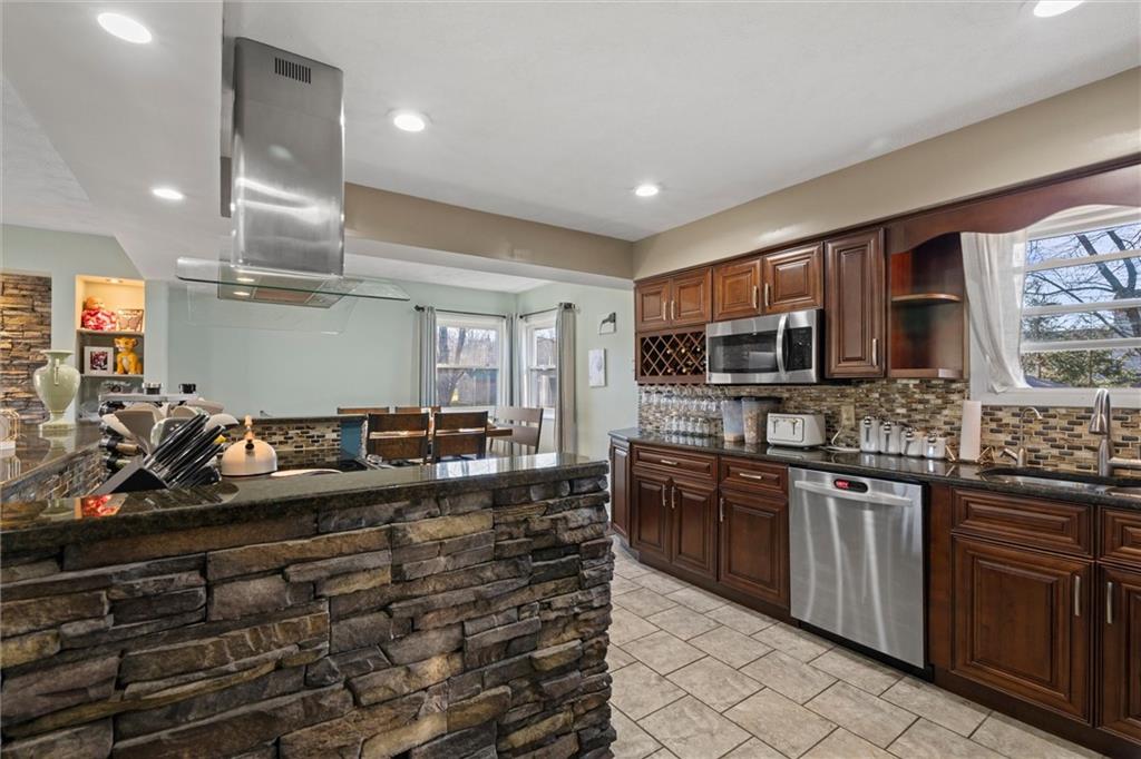 795 Robertson Road Hermitage, PA 16148 - Photo 10 of 39