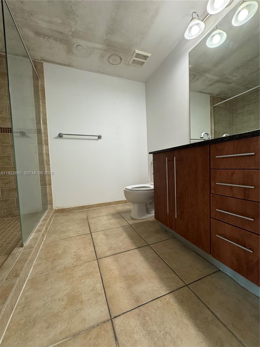 7350 Southwest 89th Street, Unit 1801S Miami, FL 33156 - Photo 8 of 15 a bathroom with a toilet