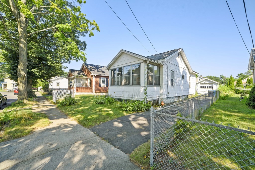16 Eldert Street Springfield, MA 01109 - Photo 3 of 29
