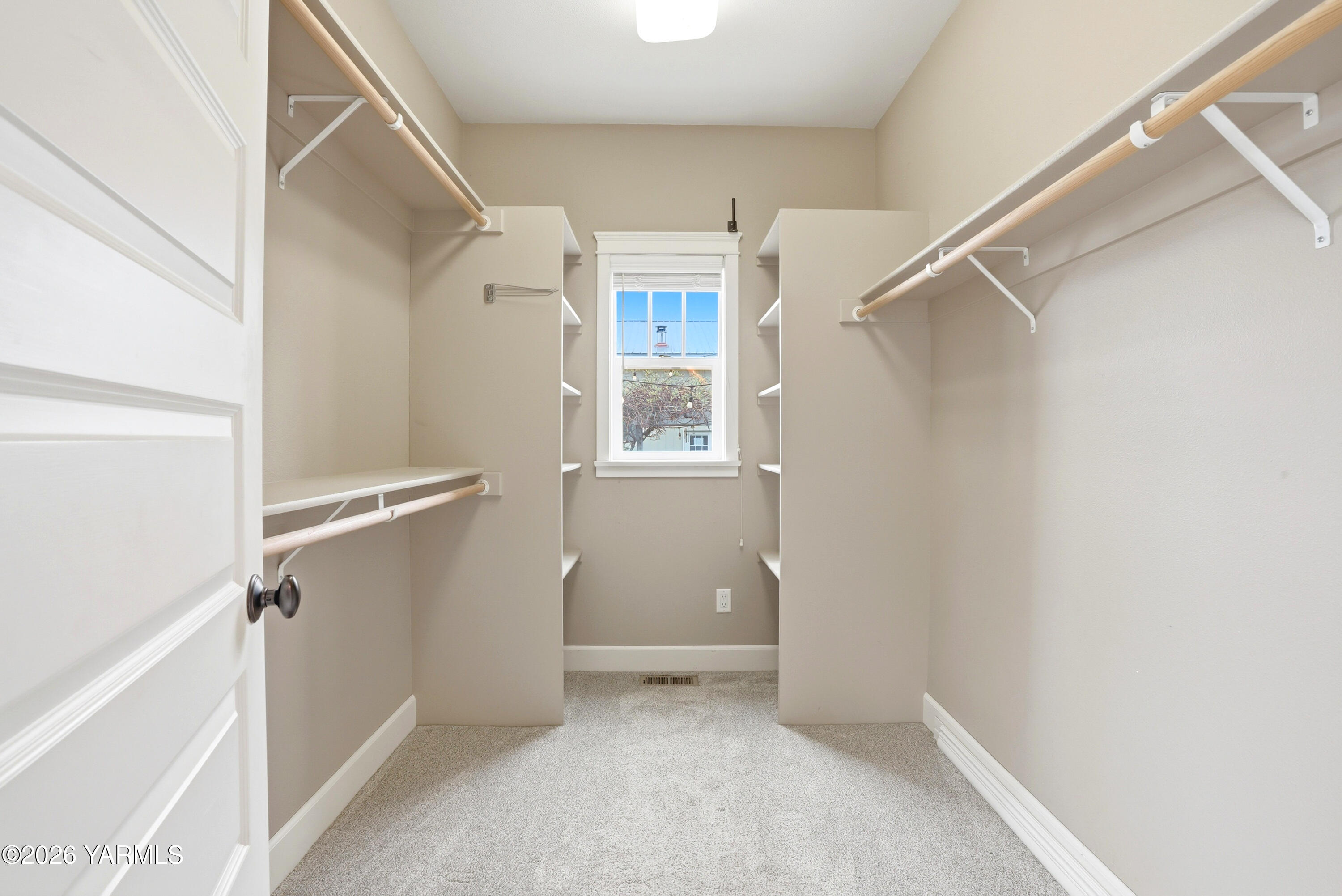 230 Albro Road Sunnyside, WA 98944 - Photo 18 of 46 a view of an empty room