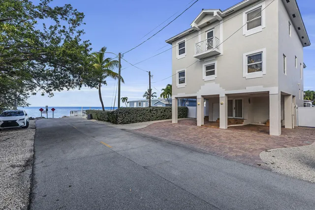 a view of a house with a yard and garage
