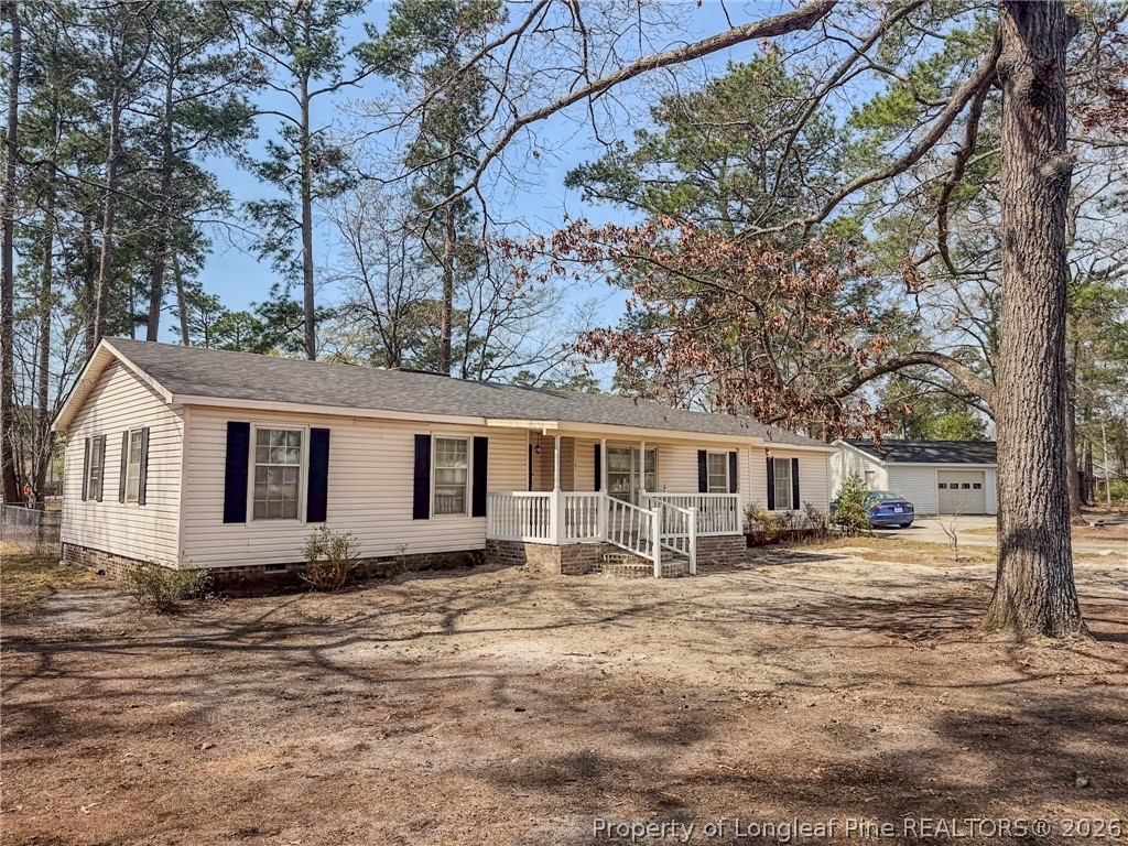 575 Veterans Road St. Pauls, NC 28384 - Photo 1 of 27 front view of a house with a yard
