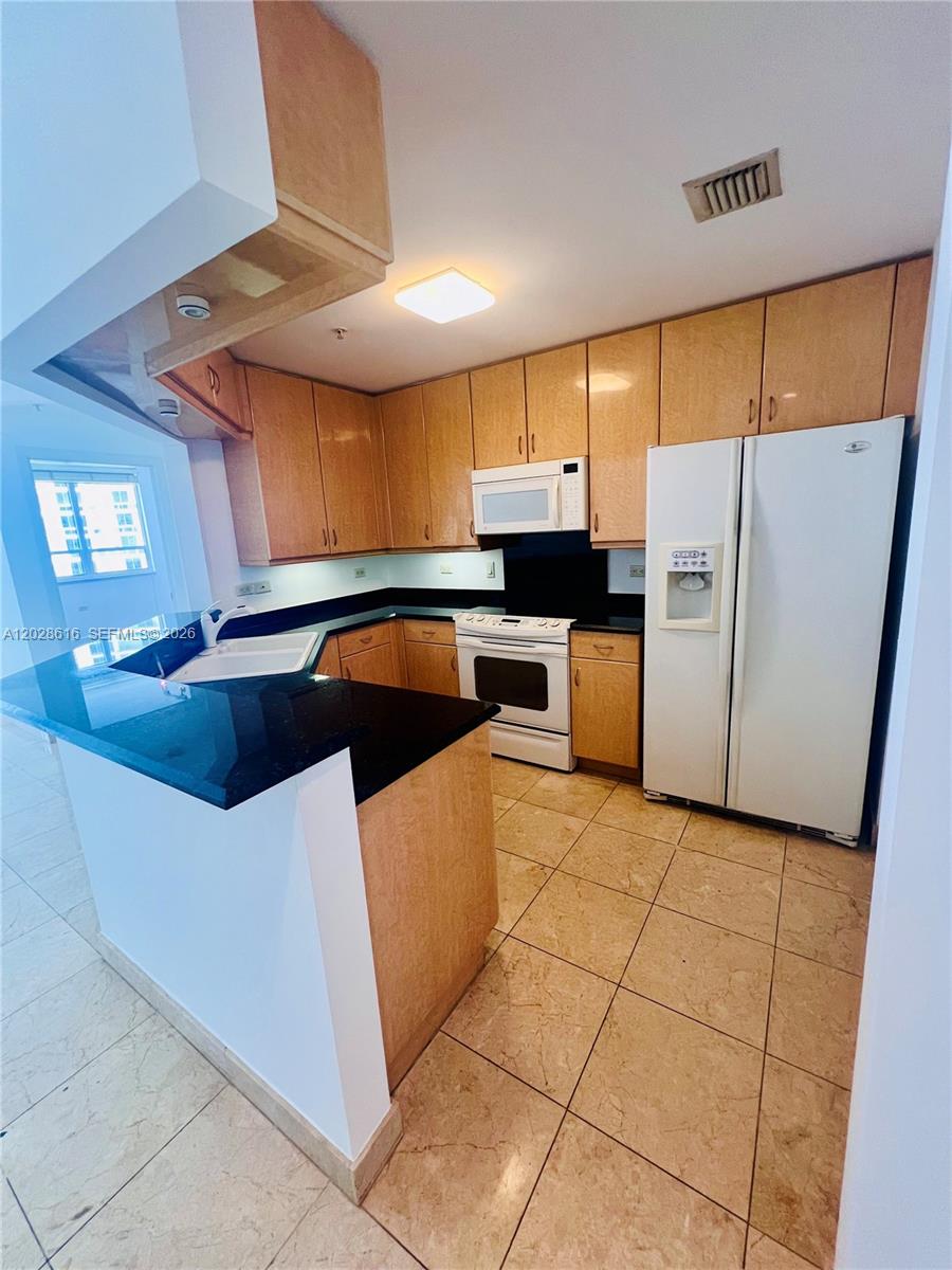 801 Brickell Key Boulevard, Unit 906 Miami, FL 33131 - Photo 7 of 29