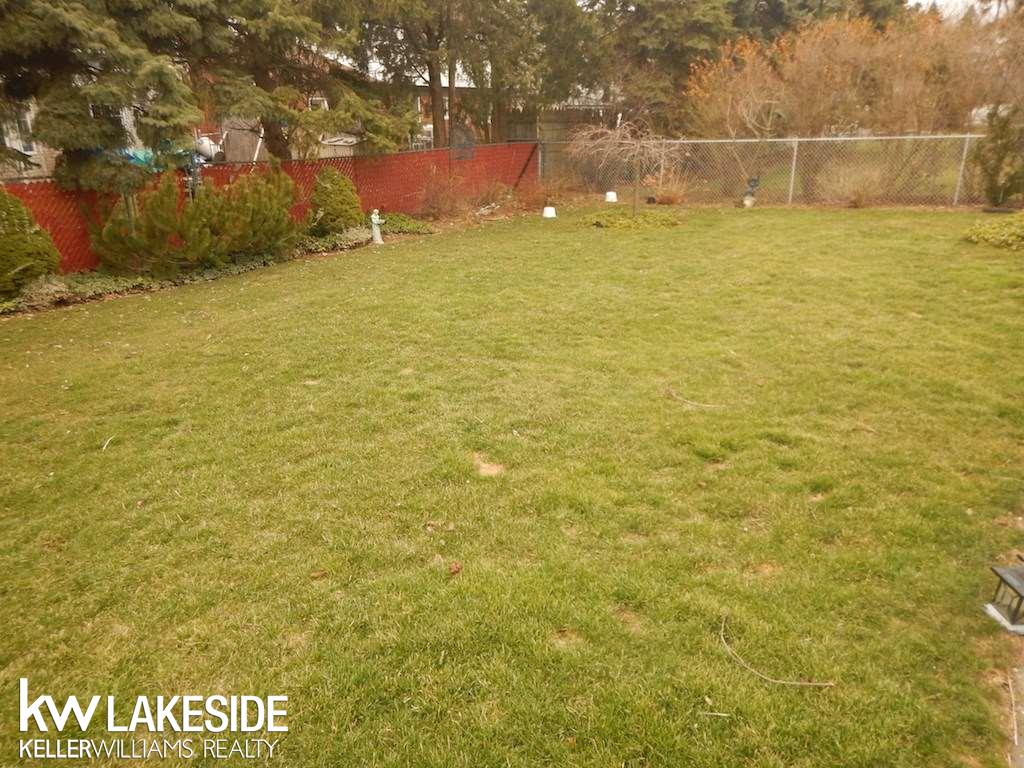 32345 Kelly Road Fraser, MI 48026 - Photo 5 of 17 31315141-4.JPG
