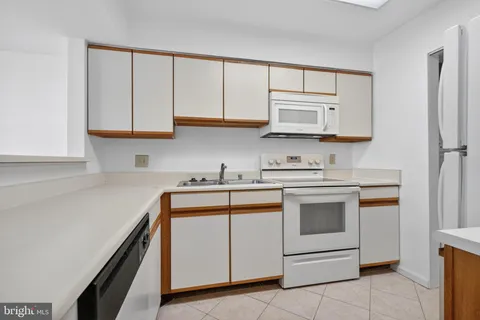 $440,000 | 5715 Chapman Mill Drive, Unit 350, Rockville, MD 20852