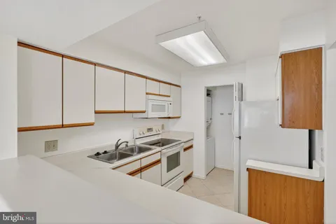 $440,000 | 5715 Chapman Mill Drive, Unit 350, Rockville, MD 20852