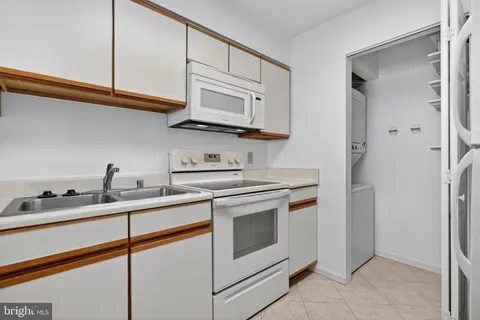 $440,000 | 5715 Chapman Mill Drive, Unit 350, Rockville, MD 20852