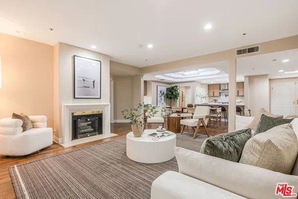 $1,475,000 | 575 South Barrington Avenue, Unit 107, Los Angeles, CA 90049