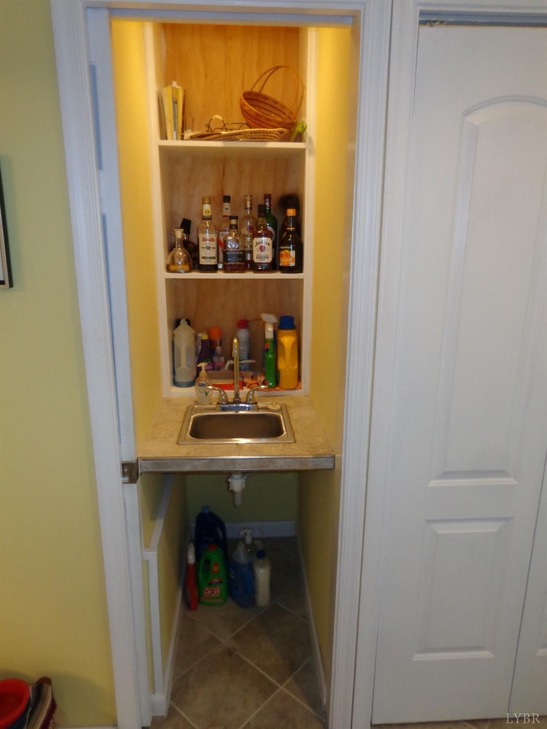 218 Otterview Road Forest, VA 24551 - Photo 31 of 63 Wet bar closet in mudroom