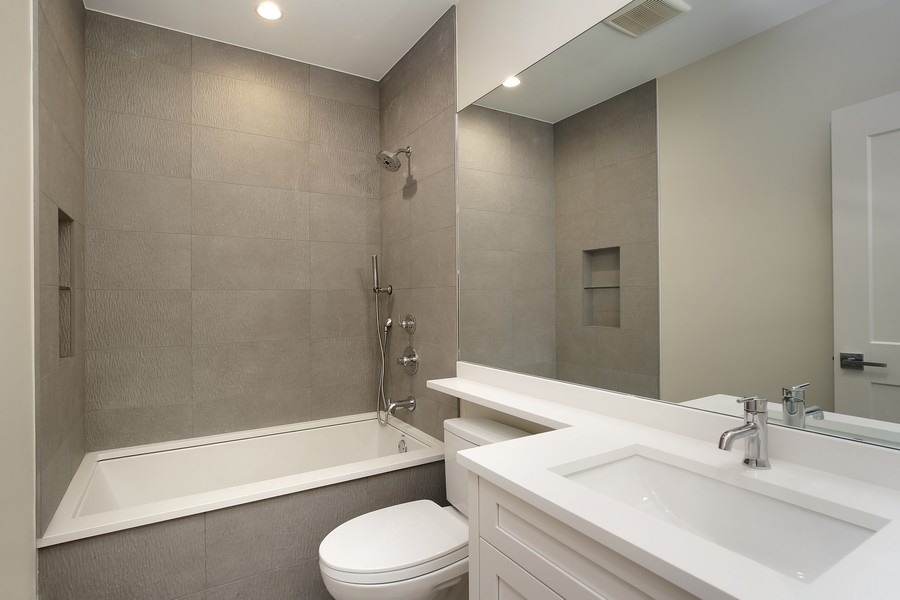 4032 Picardy Drive Northbrook, IL 60062 - Photo 23 of 38 a bathroom with a sink a toilet and bathtub