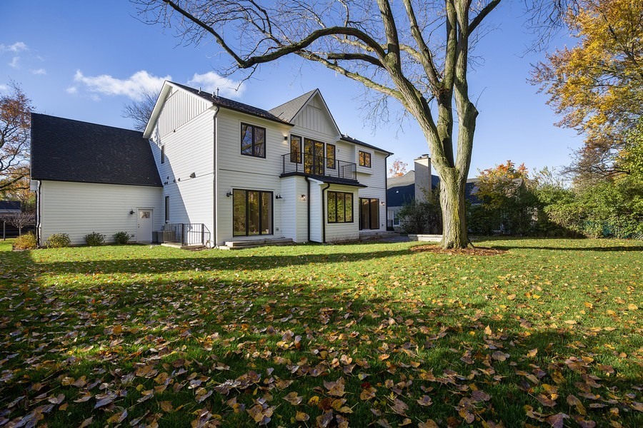 4032 Picardy Drive Northbrook, IL 60062 - Photo 34 of 38 a front view of house with yard
