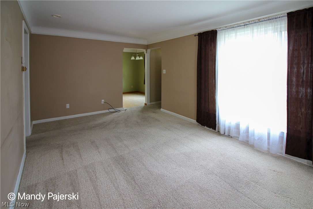 6407 Ridgewood Avenue Parma, OH 44129 - Photo 10 of 34 Living room