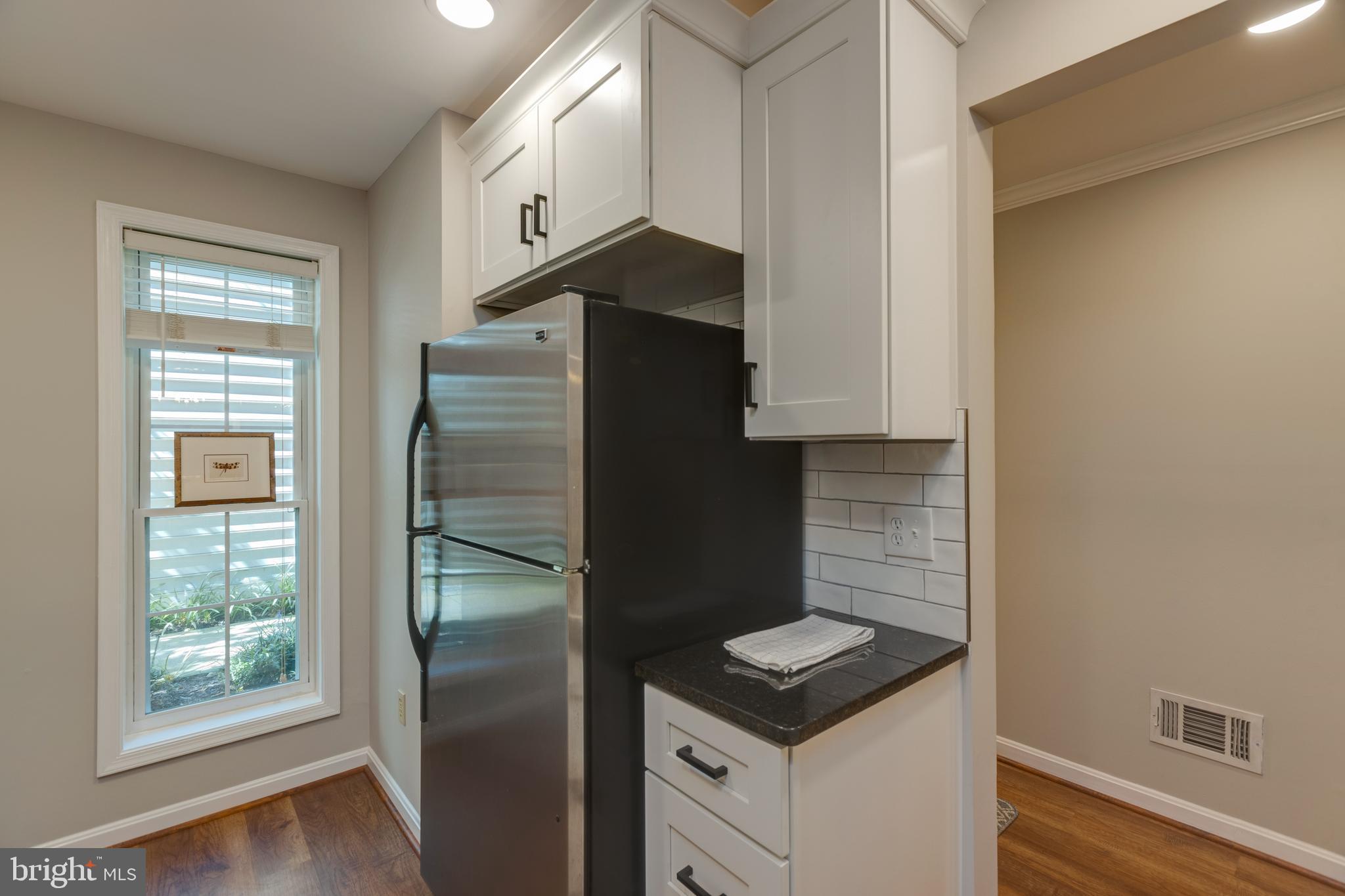 10016 Oakton Terrace Road Oakton, VA 22124 - Photo 11 of 28 Gallery Image 11