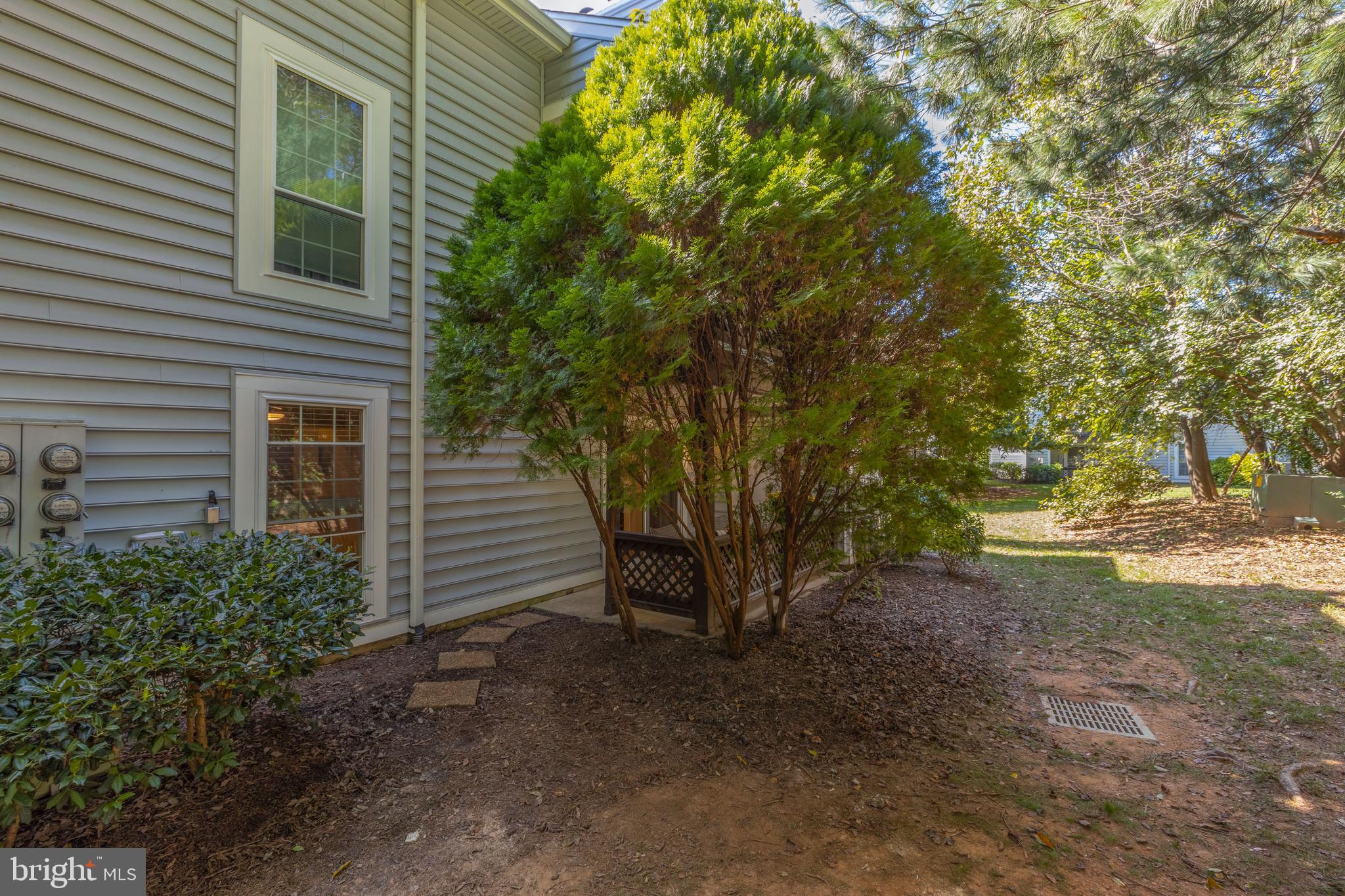 10016 Oakton Terrace Road Oakton, VA 22124 - Photo 27 of 28 Slated for new shrubbery by the HOA