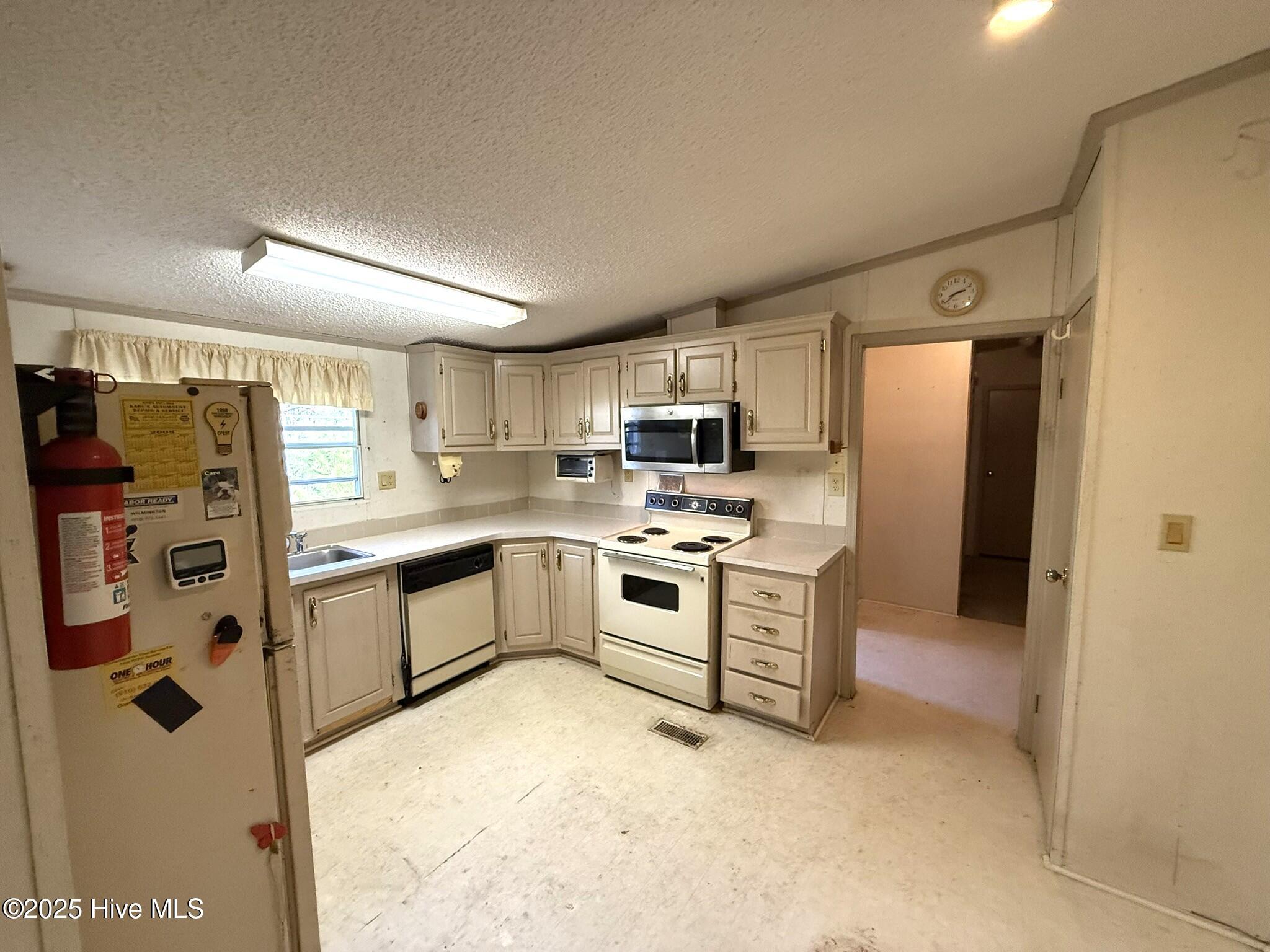 771 Factory Road Hampstead, NC 28443 - Photo 14 of 21 Kitchen