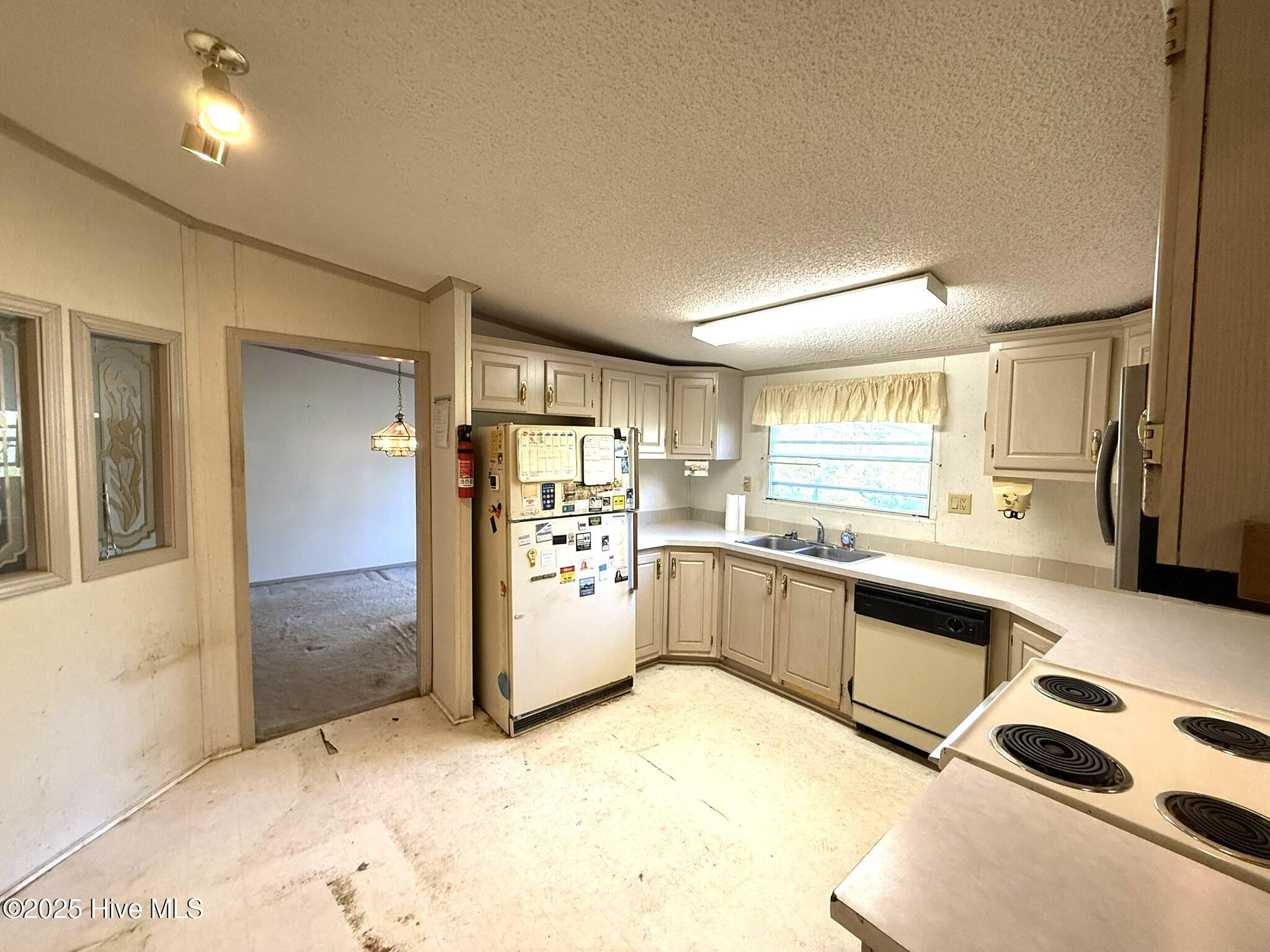 771 Factory Road Hampstead, NC 28443 - Photo 15 of 21 Kitchen