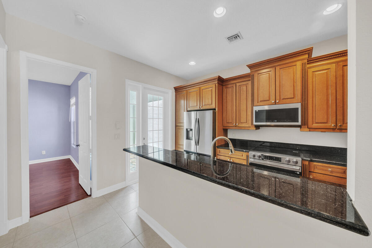 8304 Northwest 8th Terrace Boca Raton, FL 33487 - Photo 18 of 76 5 Kitchen (3)