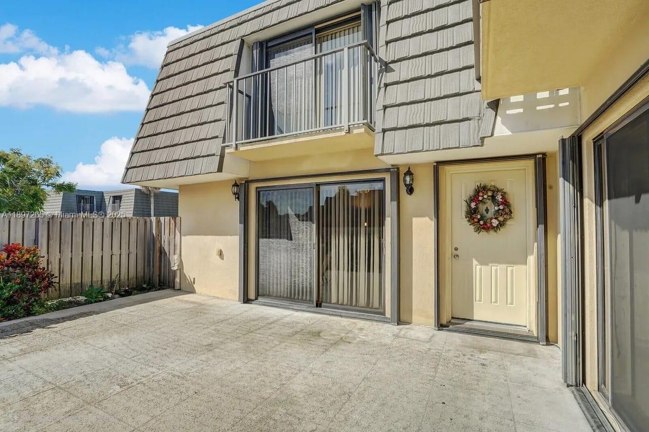 629 6th Way West Palm Beach, FL 33407 - Photo 3 of 10 an entrance of house